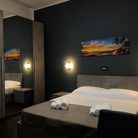 Hotel Neyra Beach 里米尼 外观 照片