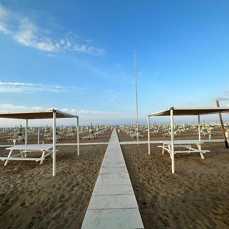 Hotel Neyra Beach 里米尼 外观 照片