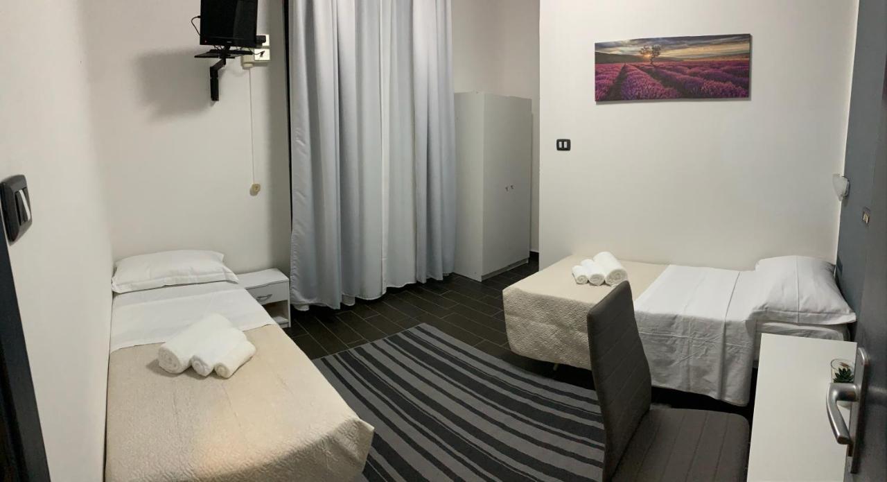 Hotel Neyra Beach 里米尼 外观 照片