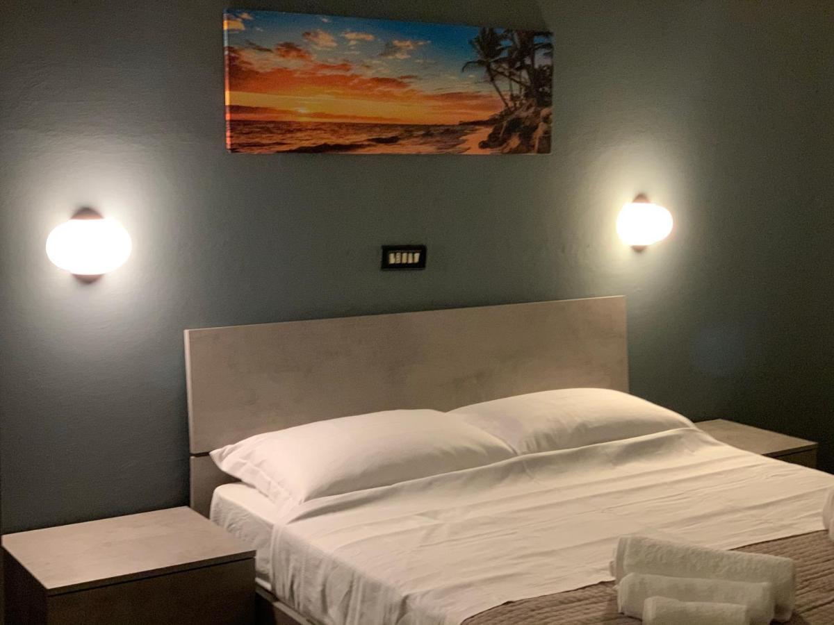 Hotel Neyra Beach 里米尼 外观 照片