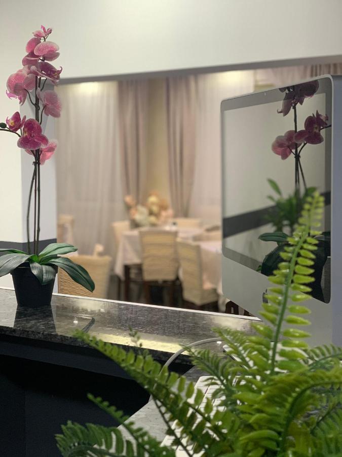 Hotel Neyra Beach 里米尼 外观 照片