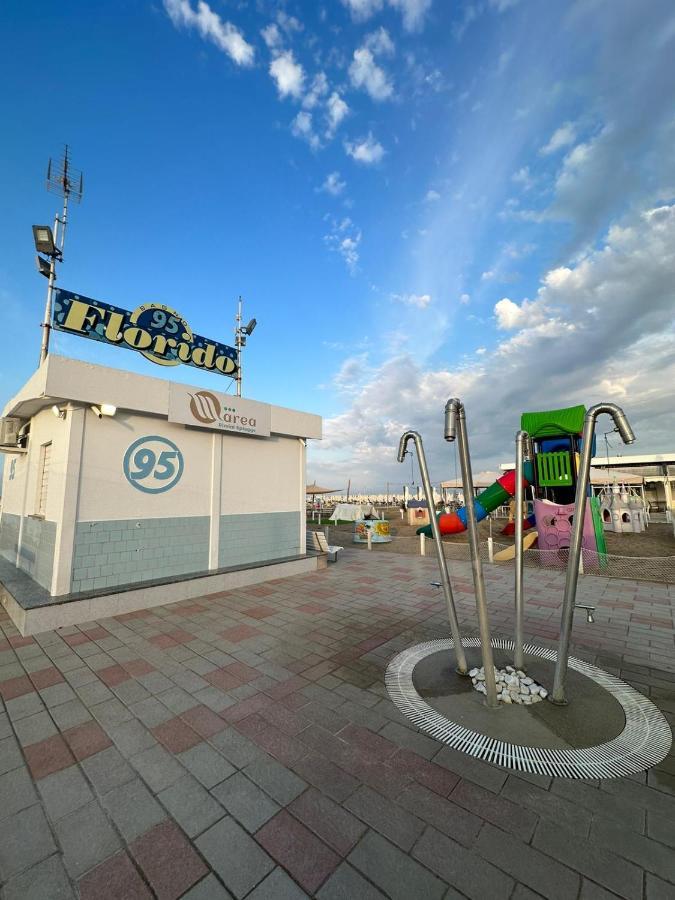 Hotel Neyra Beach 里米尼 外观 照片